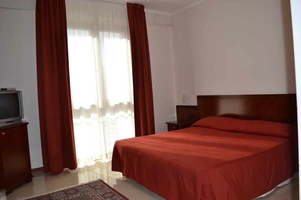 Hotel Le Torri Arborea Exteriér fotografie